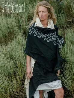 Atua Wrap Shawl / Black